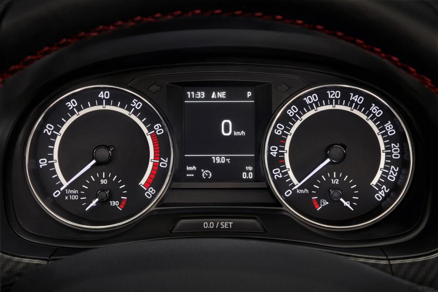 Панель приборов Skoda Fabia Combi Monte Carlo (NJ) 2018 года  (WW) (фото 6 из 40)
